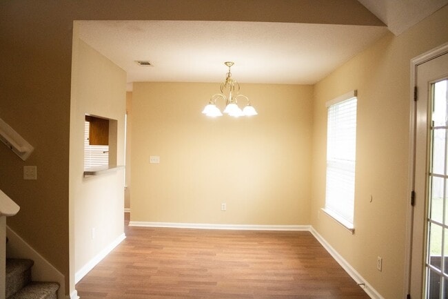 Building Photo - 348 Kristins Dr