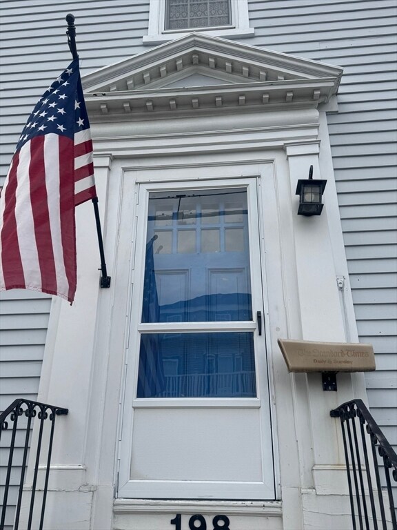 Building Photo - 198 Main St