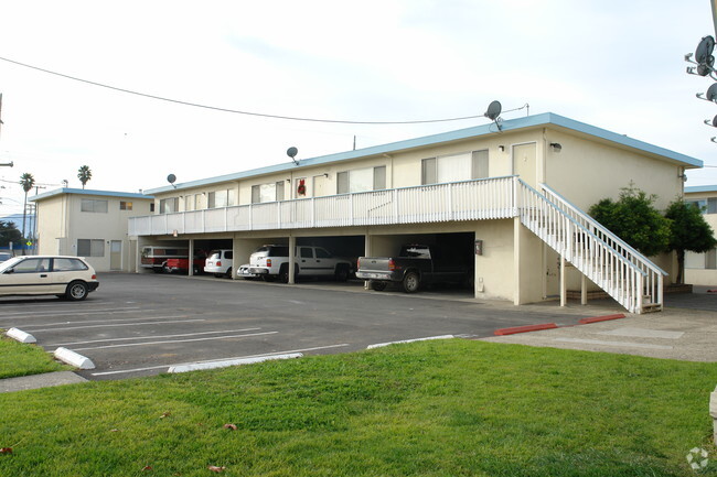 Primary Photo - Fairway Apartments