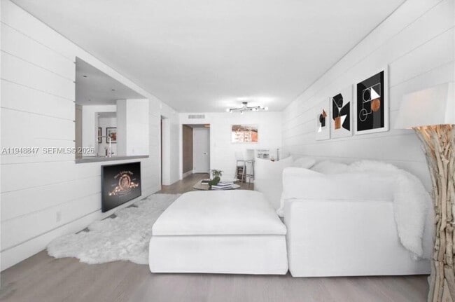 Building Photo - 2655 Collins Ave