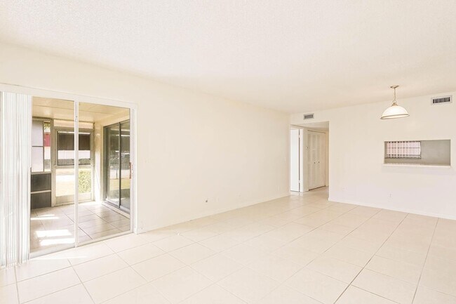 Building Photo - 12013 Greenway Cir S