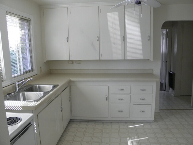 Building Photo - OWN020