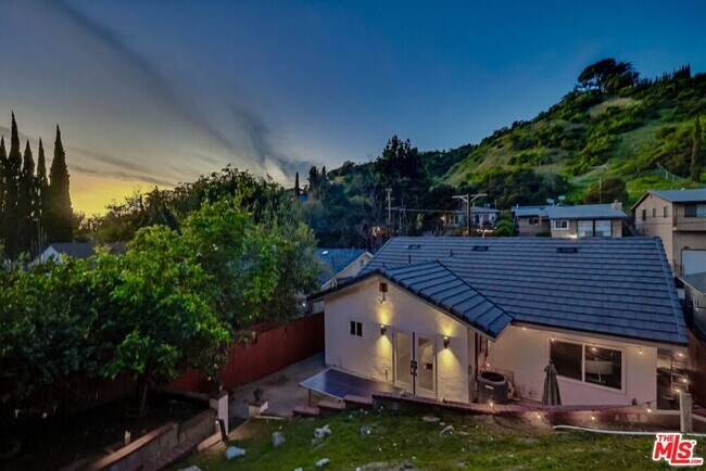 Building Photo - 3540 Division St