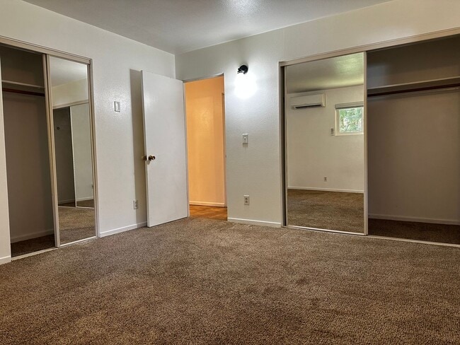 Building Photo - Amazing Country Home 4 bed, 2 bath with Ga...