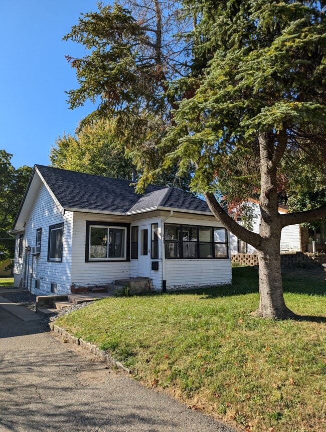 Building Photo - 409 2nd Ave NW