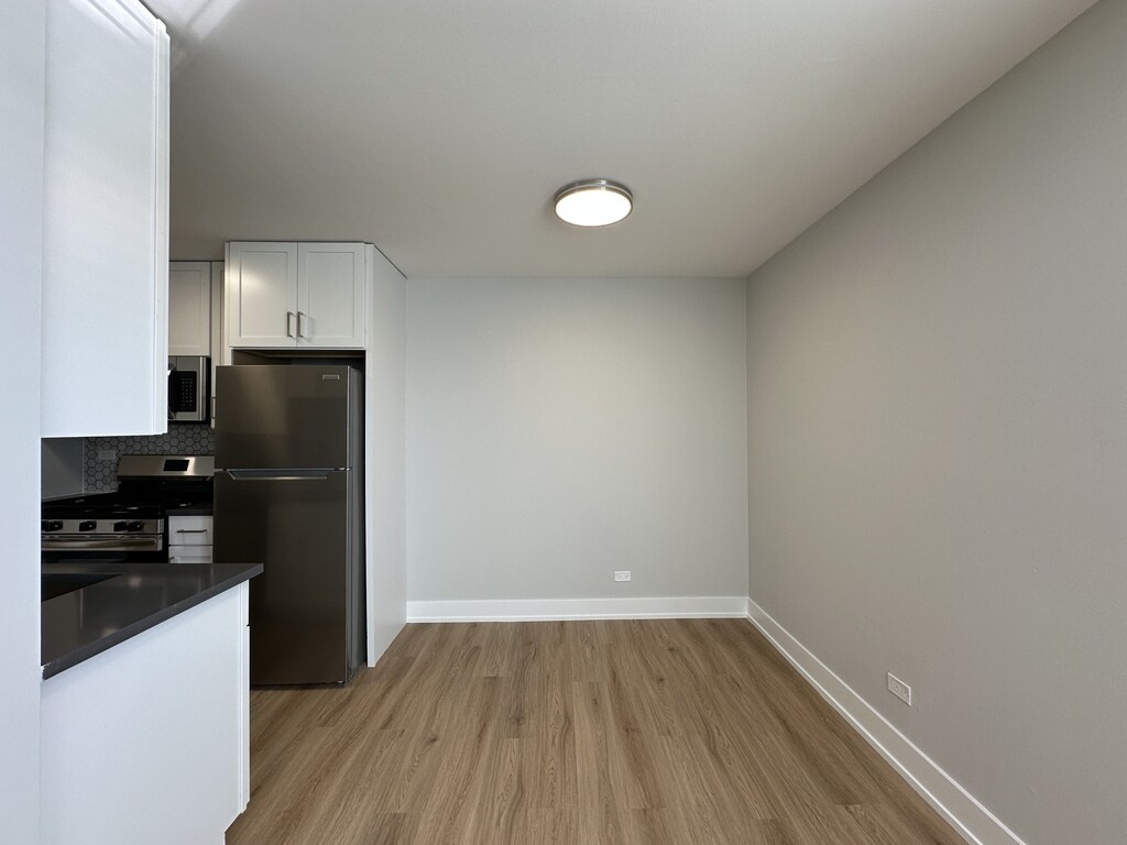 Building Photo - 535 W Aldine Ave