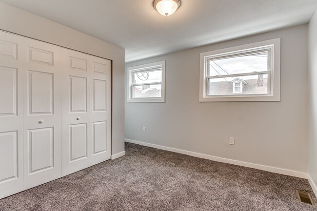Building Photo - Beautiful Newly Renovated 3 Bedroom 2 Bathroom (Bloomfield)