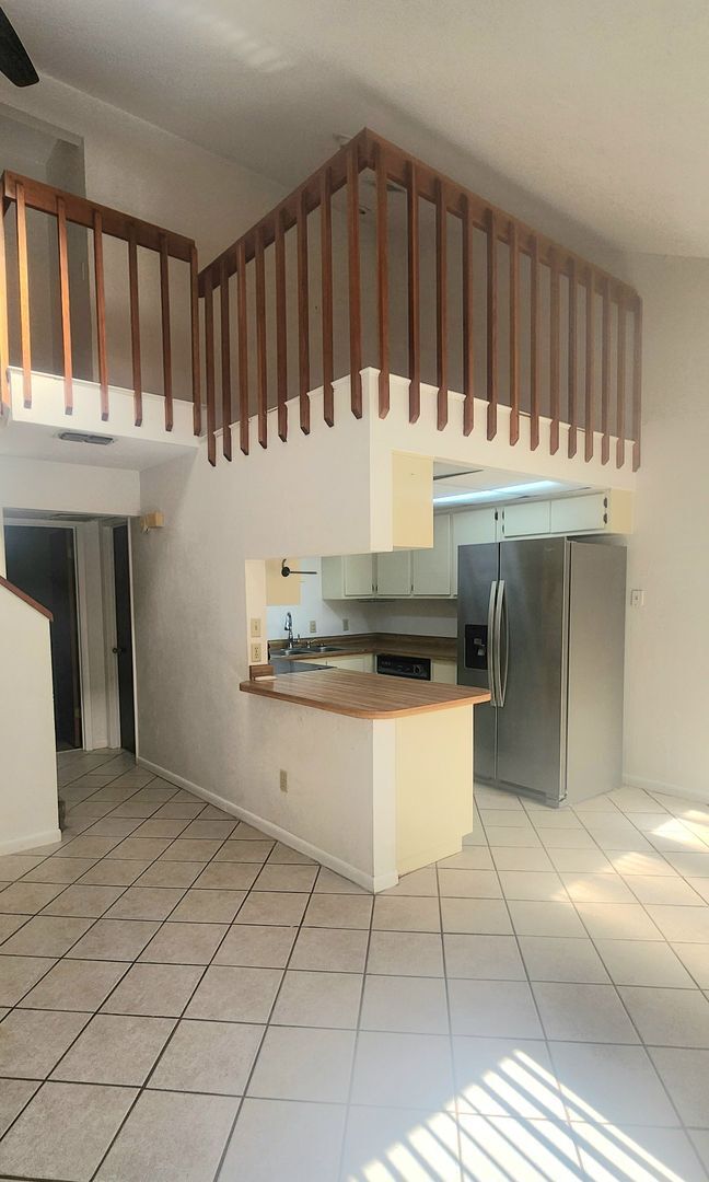 Building Photo - 2/2 in Greenleaf!