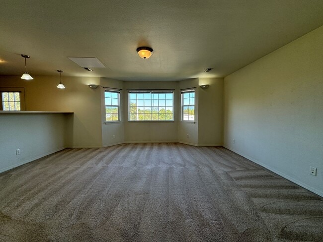 Building Photo - Spacious 3-Bedroom Duplex Located within C...