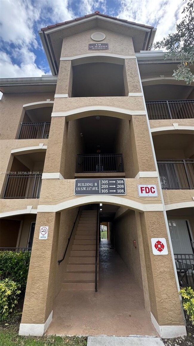 Building Photo - 131 SW 117th Ave