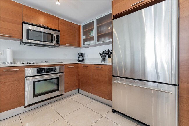 Building Photo - 3250 NE 1st Ave