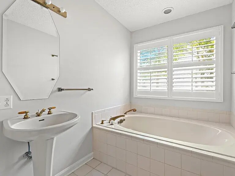 Building Photo - 149 Old Cedar Loop