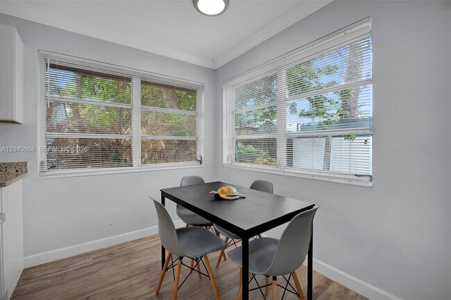 Building Photo - 1716 SW 11th Ct