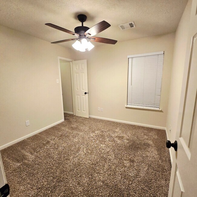 Building Photo - 22234 Orchard Dale Dr