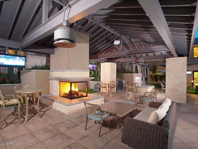 Building Photo - 7100 E Lincoln Dr