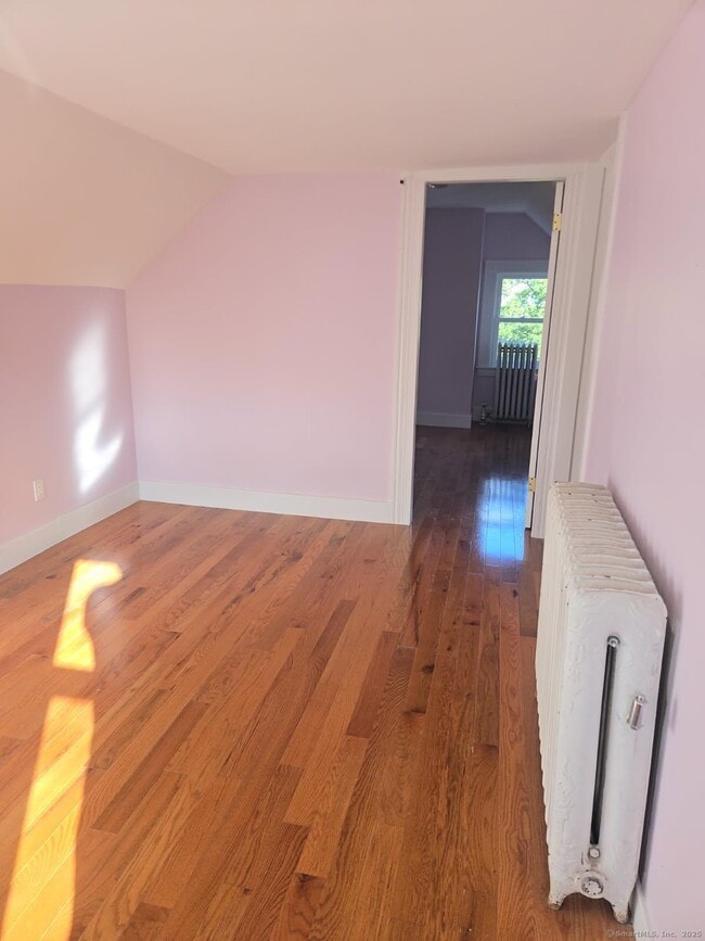 Building Photo - 1564 Elm St