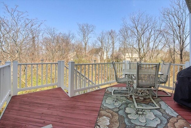 Building Photo - Extremely well maintained END UNIT townhouse in Ballenger creek available before the holidays!