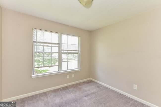 Building Photo - 3340 Glen Hollow Dr