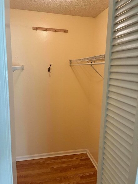 Building Photo - 233 Pine Terrace