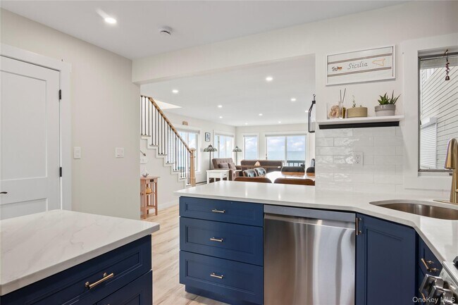 Building Photo - 19 Pine Ln