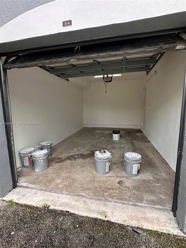 Building Photo - 9640 NW 2nd St