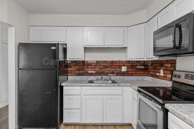 Building Photo - 9834 Portage Dr