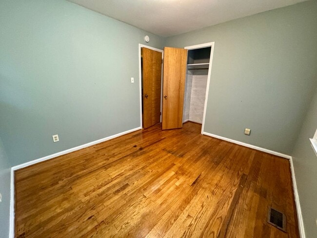 Building Photo - Move-in Ready!