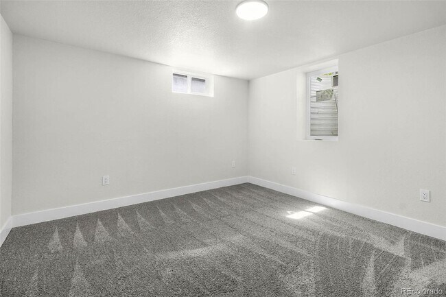 Building Photo - 1115 S Harlan St