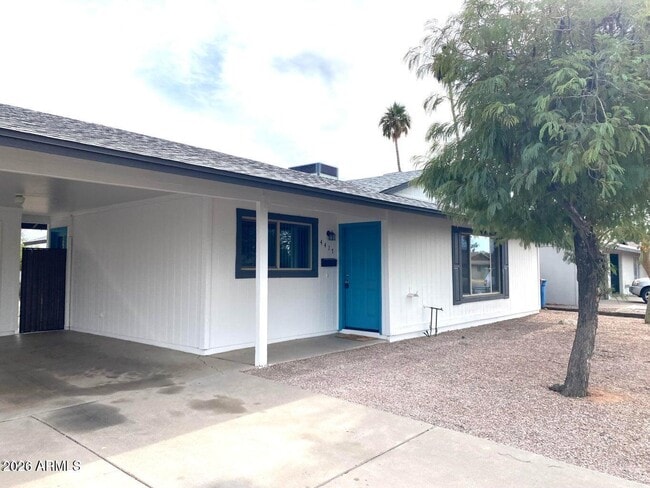 Building Photo - 4417 S Newberry Rd