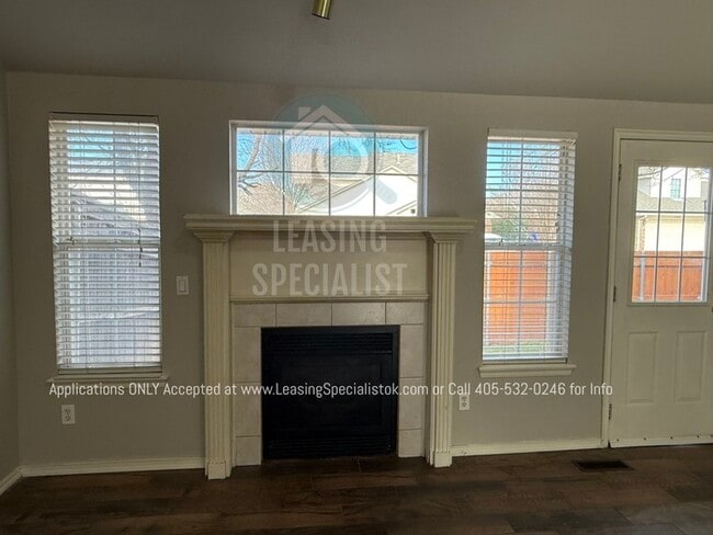 Building Photo - West Norman 3 Bed 2 Bath Garden home!