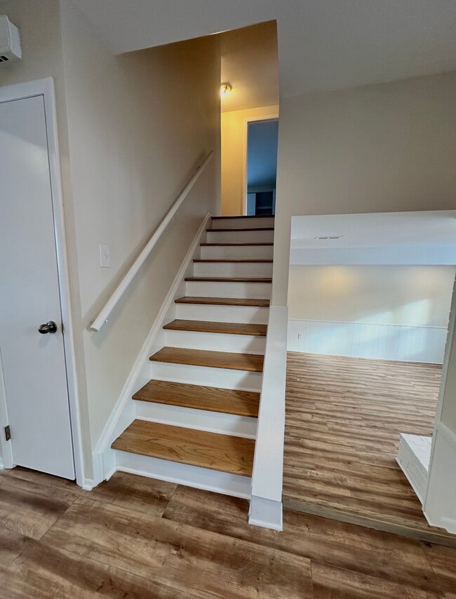 Building Photo - 5285 Hardwoods Dr