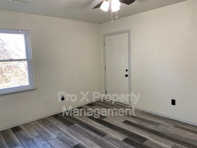 Building Photo - 3111 E 12th St