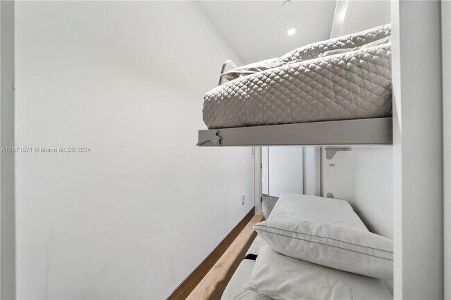 Building Photo - 10203 Collins Ave