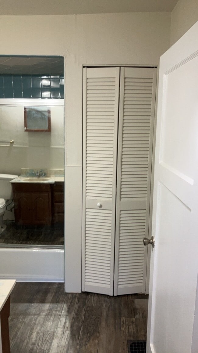 Building Photo - 237 Westwood Ave