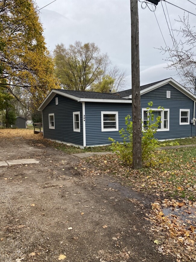 Building Photo - 306 W Cottage Ave