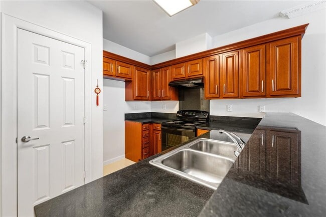 Building Photo - 6655 W Sam Houston Pkwy S