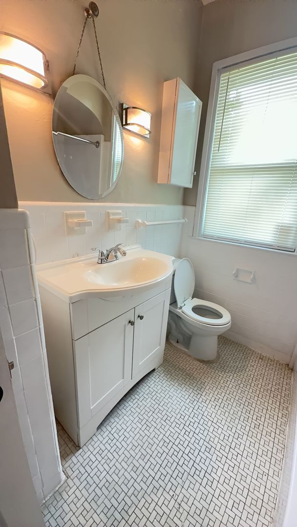 Building Photo - “Check Out This Amazing 3 bed 1.5 bath Home”