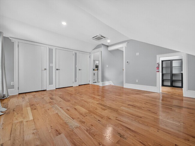 Building Photo - 70 Sherman Pl