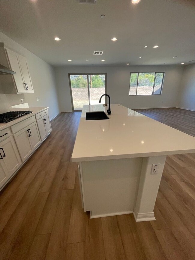 Building Photo - 21672 Thomas Ct