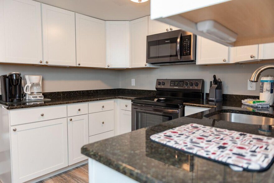 Building Photo - 613 Bayou Dr