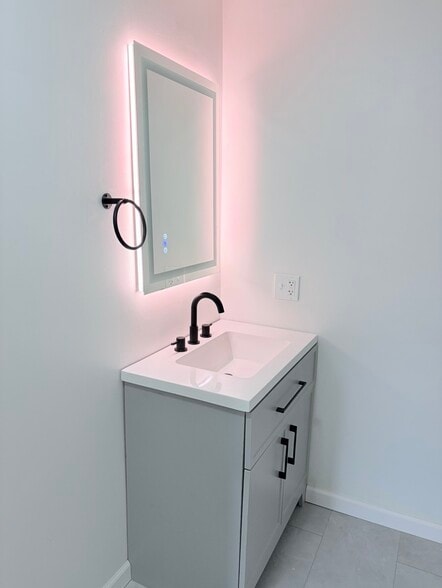 Building Photo - 338 Prestley Rd