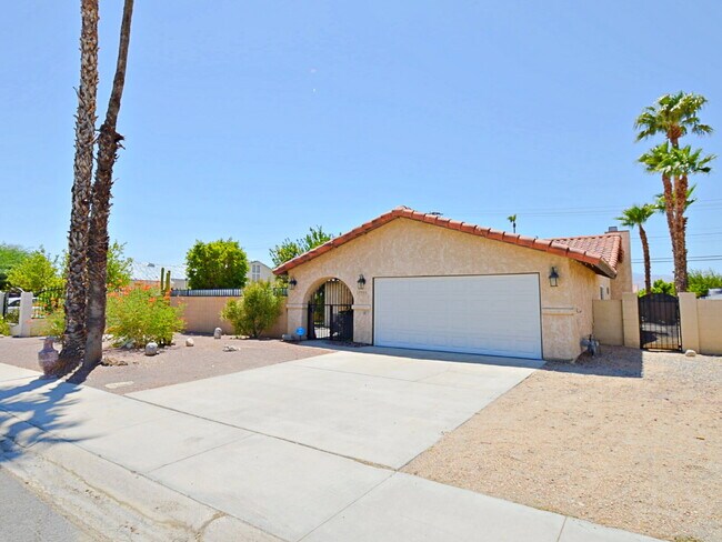 Building Photo - Cozy 3 bed 2 bath Cathedral City home