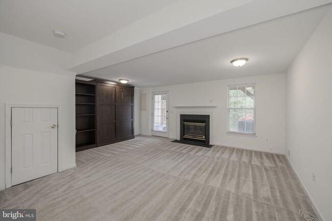 Building Photo - 5223 Dunstable Ln