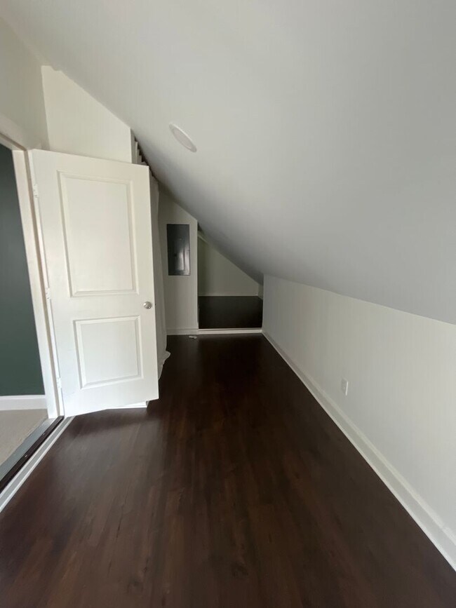Building Photo - 3 Bedroom/ 2.5 Bath Home in Woodbine with Beautiful Screened in Porch and Fenced Yard.