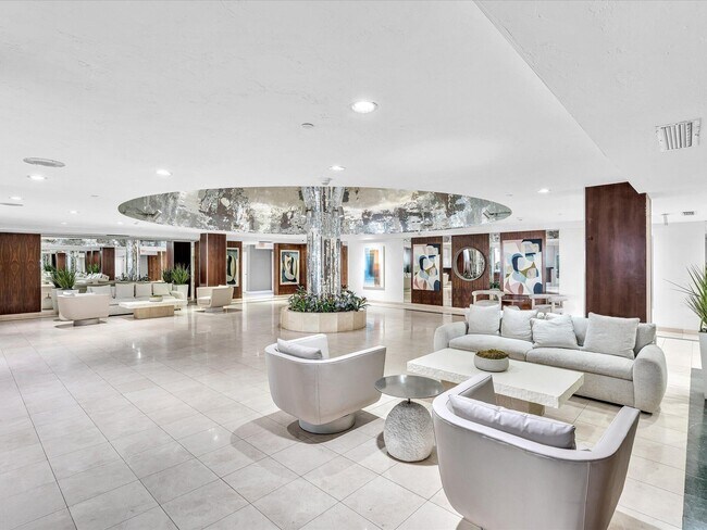 Building Photo - 2655 Collins Ave