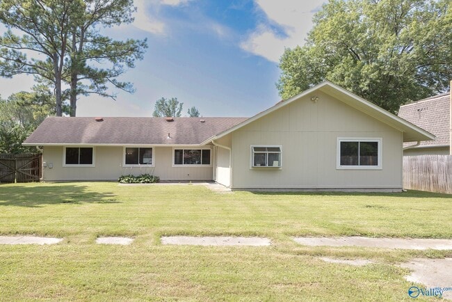 Building Photo - 1907 Waxleaf Green SE
