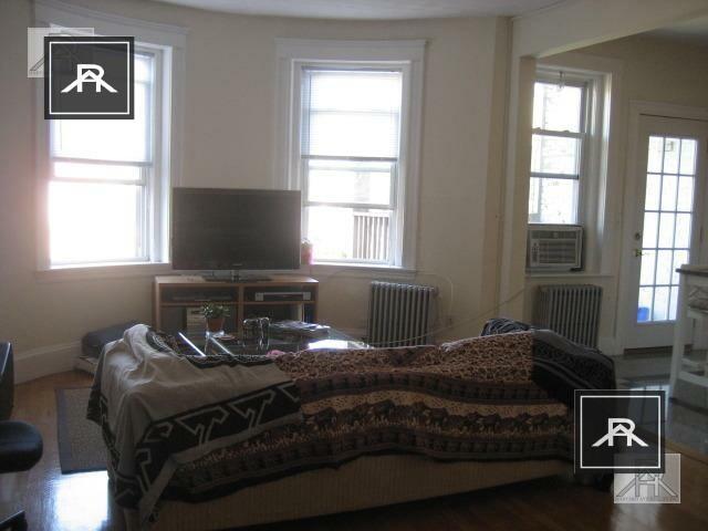 Building Photo - 3 bedroom in Brookline MA 02446