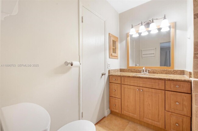 Building Photo - 2424 SE 17th St