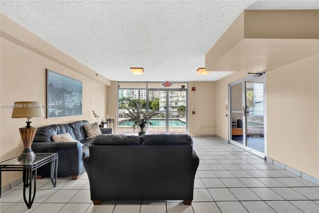 Building Photo - 145 SE 25th Rd