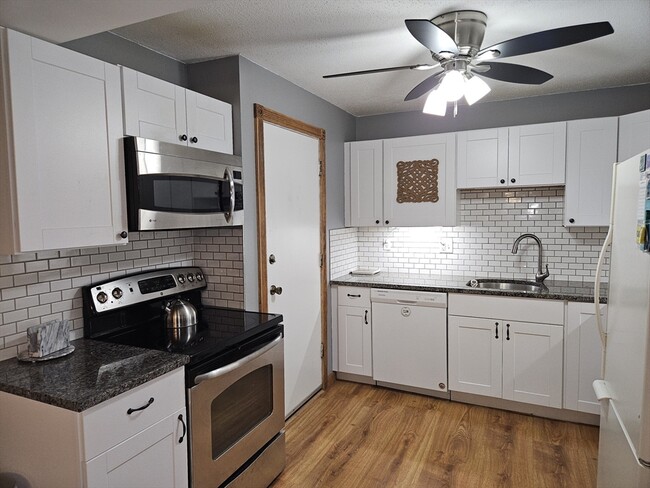 Building Photo - 2 Karena Dr